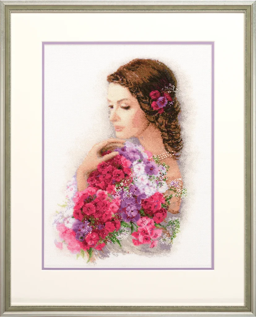 Stickbild Frau mit Blumen, gespannt und gerahmt mit Doppelpassepartout in zwei Farben