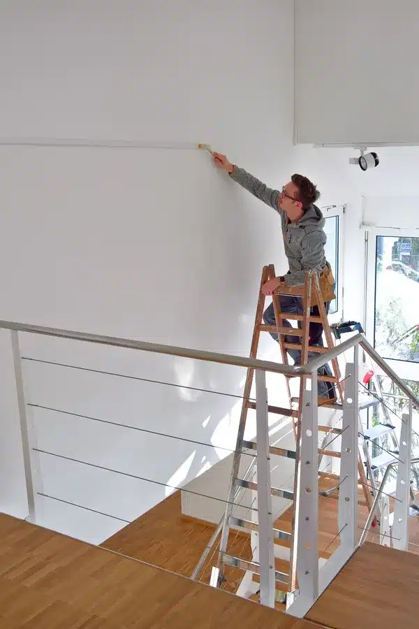 Bilderschienen Wandmontage im Treppenhaus